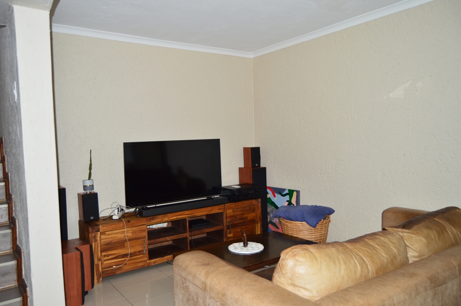 To Let 3 Bedroom Property for Rent in Morningside Manor Gauteng