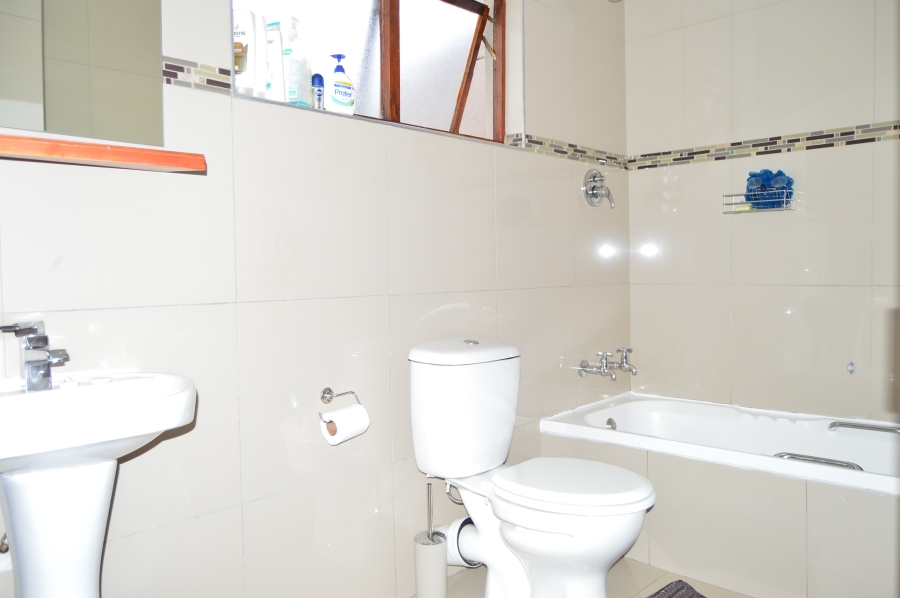 To Let 3 Bedroom Property for Rent in Morningside Manor Gauteng