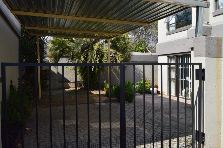 To Let 3 Bedroom Property for Rent in Morningside Manor Gauteng