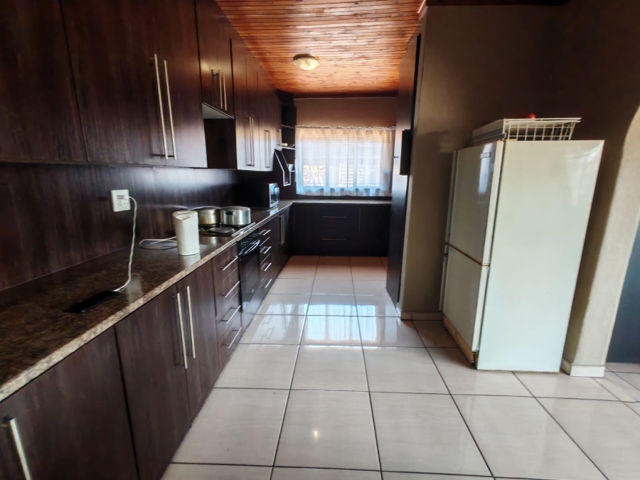 4 Bedroom Property for Sale in Vanderbijlpark CW 5 Gauteng