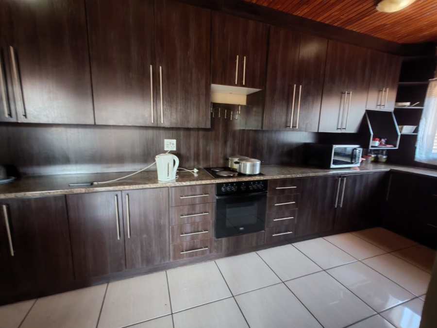4 Bedroom Property for Sale in Vanderbijlpark CW 5 Gauteng