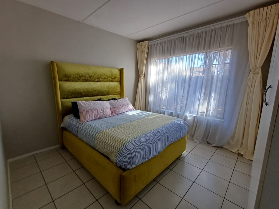 To Let 2 Bedroom Property for Rent in Sonneveld Gauteng