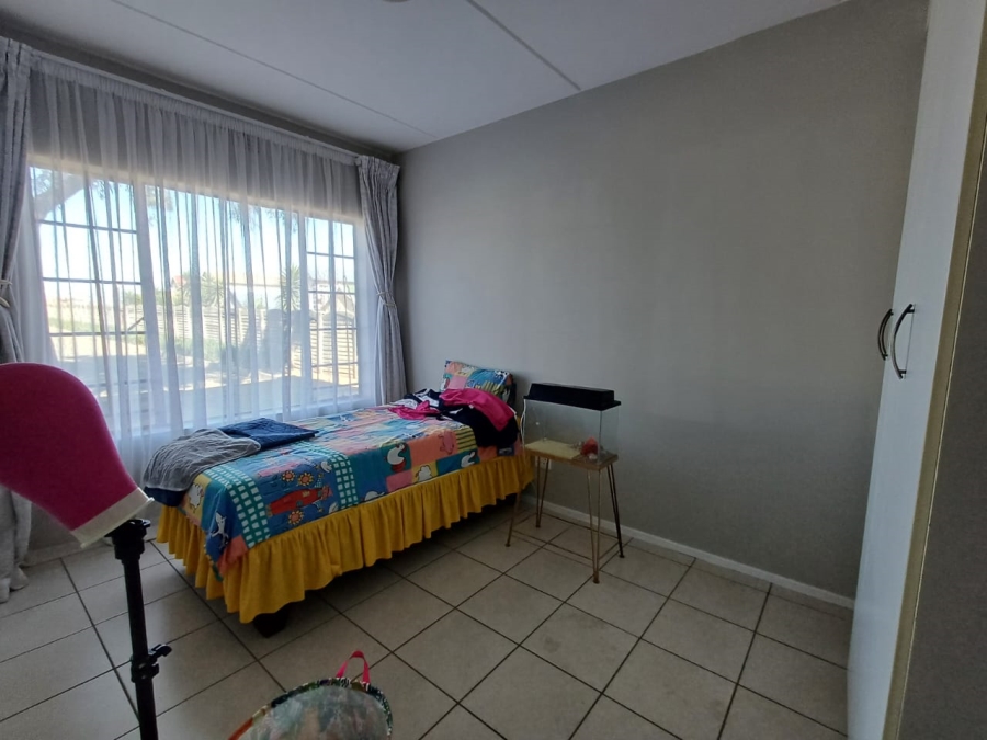To Let 2 Bedroom Property for Rent in Sonneveld Gauteng