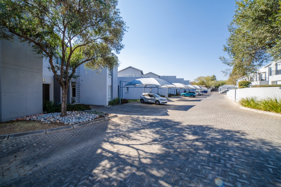 To Let 2 Bedroom Property for Rent in Broadacres Gauteng
