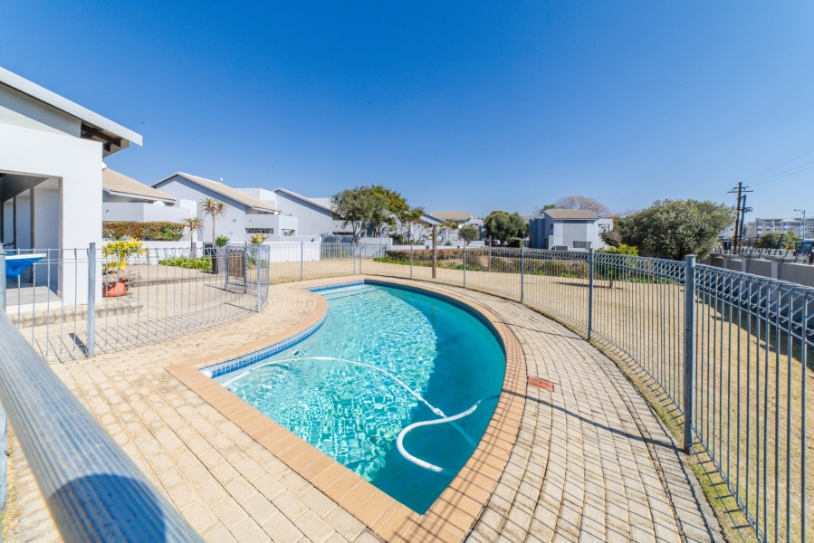 To Let 2 Bedroom Property for Rent in Broadacres Gauteng