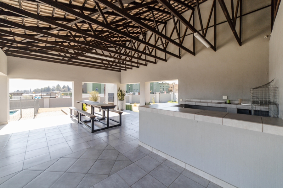 To Let 2 Bedroom Property for Rent in Broadacres Gauteng