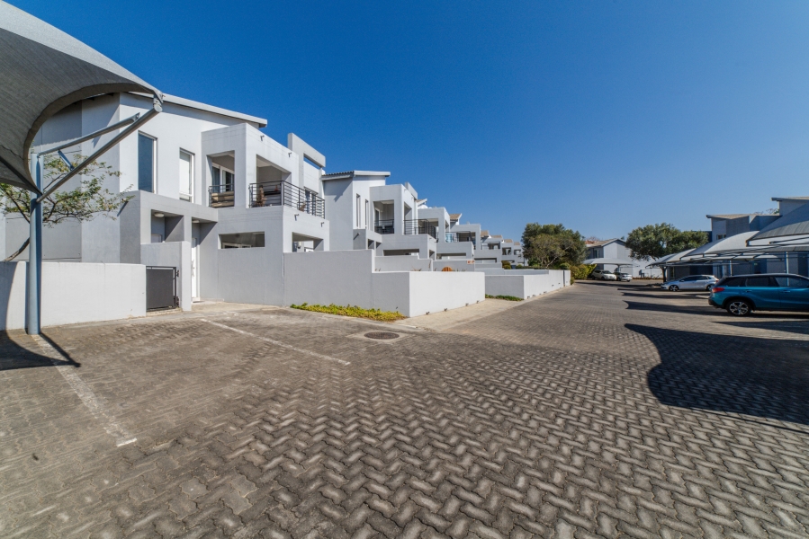 To Let 2 Bedroom Property for Rent in Broadacres Gauteng