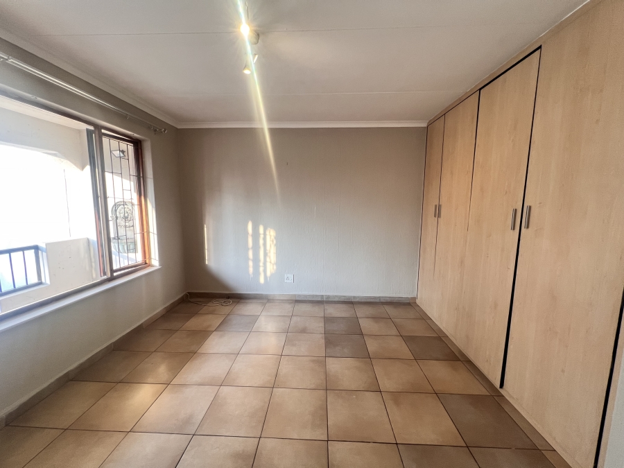 2 Bedroom Property for Sale in Sunninghill Gauteng