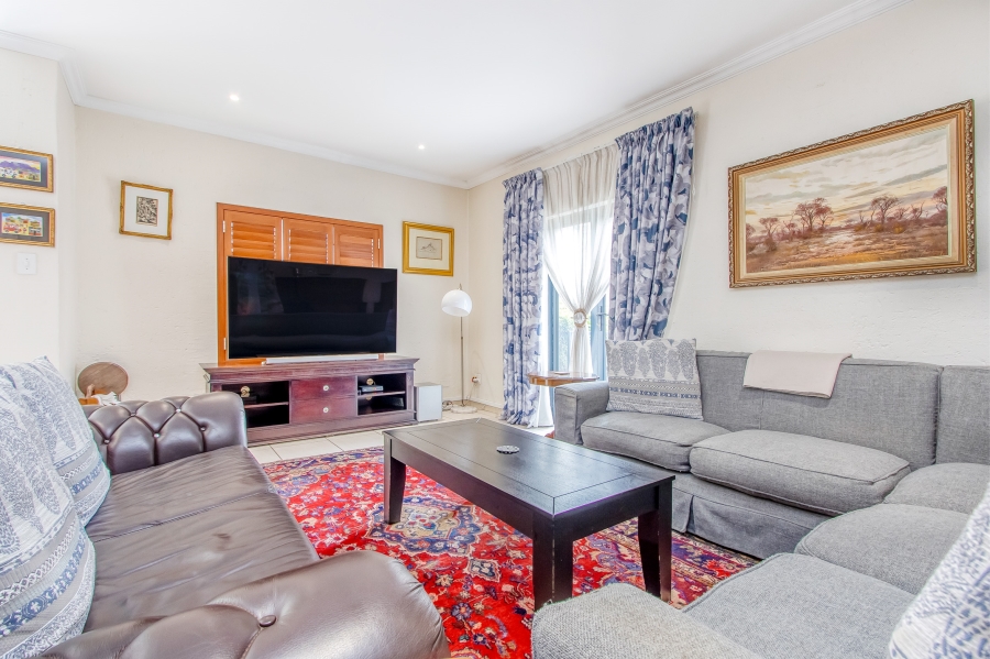 4 Bedroom Property for Sale in Featherbrooke Estate Gauteng