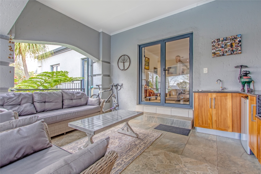 4 Bedroom Property for Sale in Featherbrooke Estate Gauteng