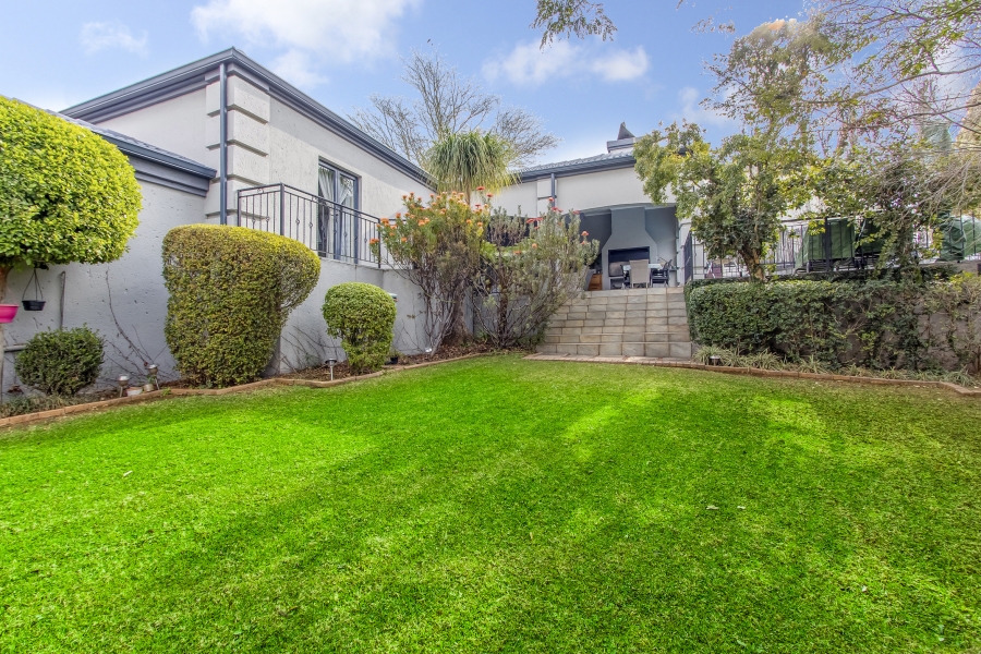 4 Bedroom Property for Sale in Featherbrooke Estate Gauteng