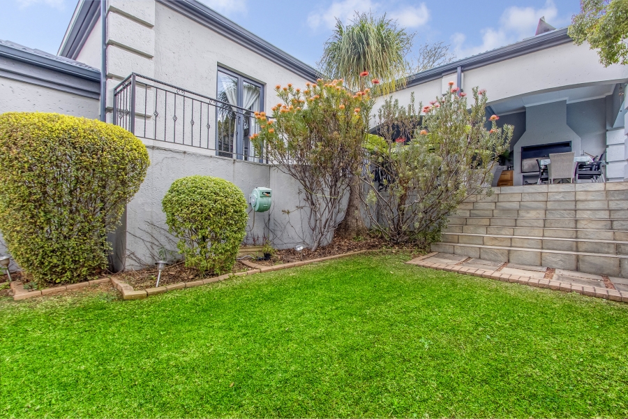 4 Bedroom Property for Sale in Featherbrooke Estate Gauteng
