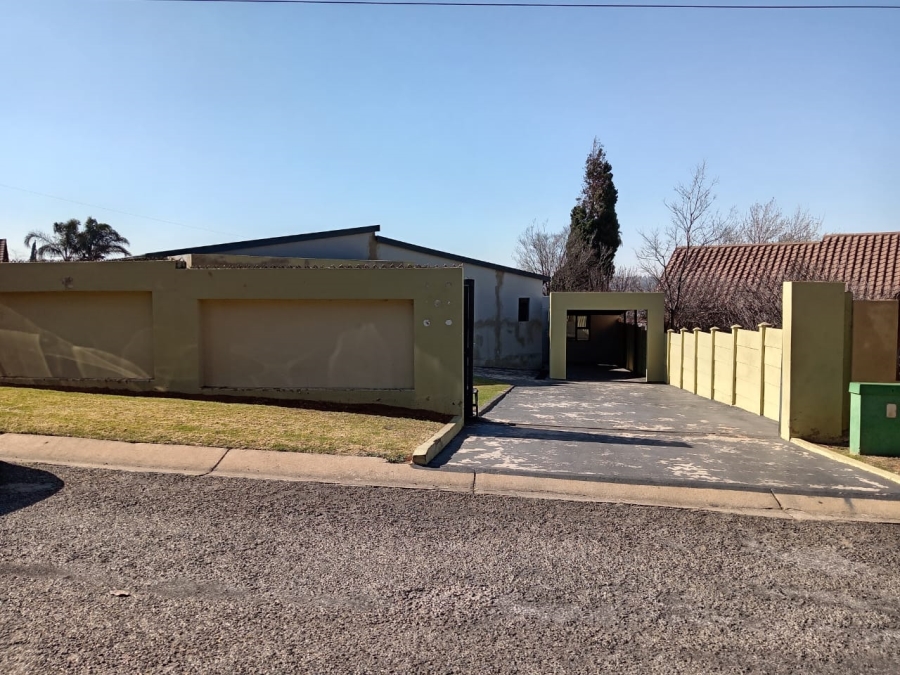3 Bedroom Property for Sale in Witpoortjie Gauteng