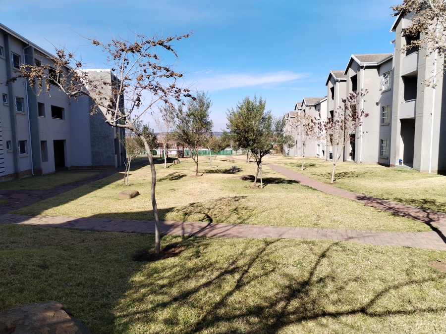 To Let 2 Bedroom Property for Rent in Blue Hills Gauteng