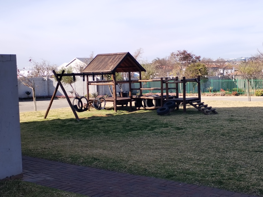 To Let 2 Bedroom Property for Rent in Blue Hills Gauteng