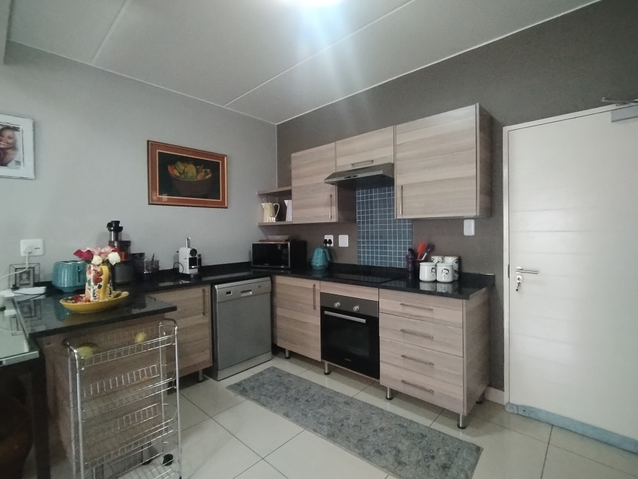 To Let 2 Bedroom Property for Rent in Blue Hills Gauteng