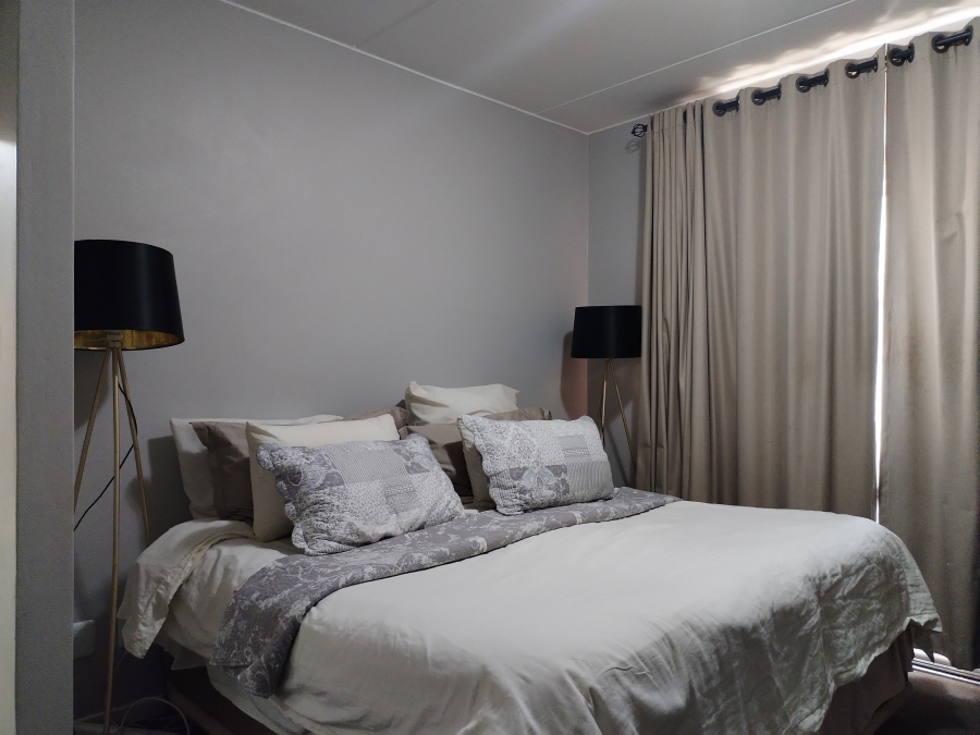 To Let 2 Bedroom Property for Rent in Blue Hills Gauteng
