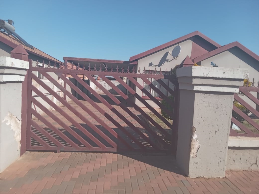 To Let 2 Bedroom Property for Rent in Soshanguve XX Gauteng