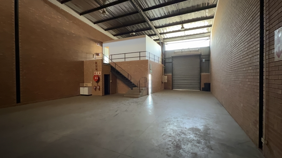 To Let commercial Property for Rent in Driehoek Gauteng