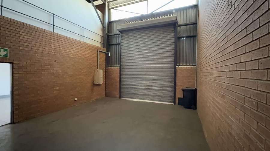 To Let commercial Property for Rent in Driehoek Gauteng