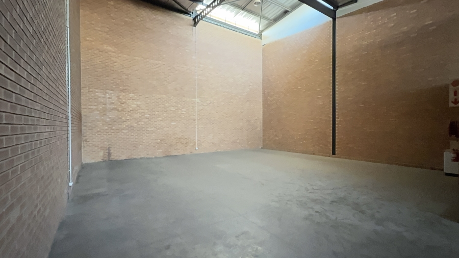 To Let commercial Property for Rent in Driehoek Gauteng
