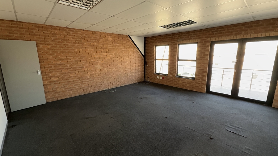 To Let commercial Property for Rent in Driehoek Gauteng