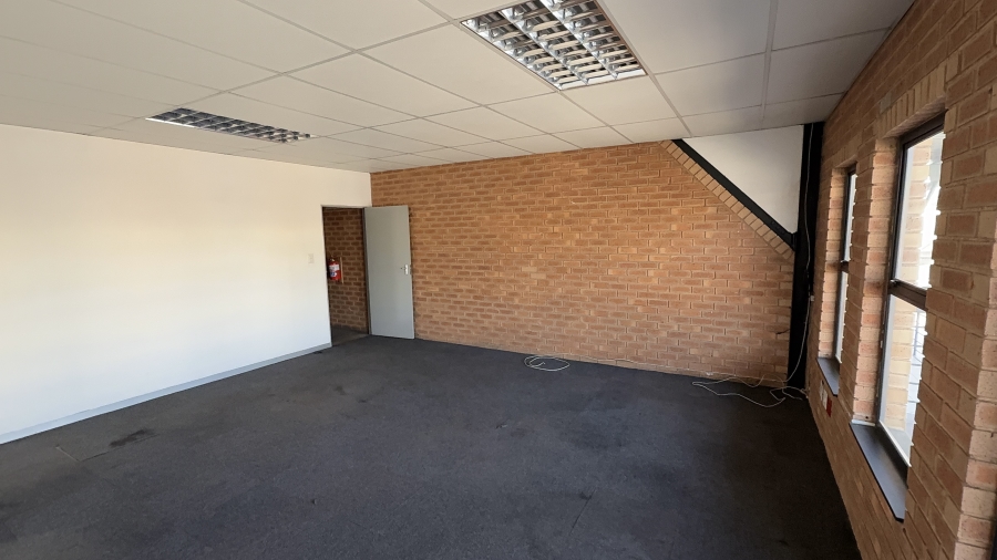 To Let commercial Property for Rent in Driehoek Gauteng