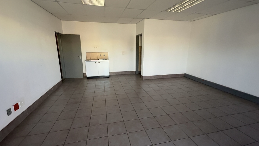 To Let commercial Property for Rent in Driehoek Gauteng