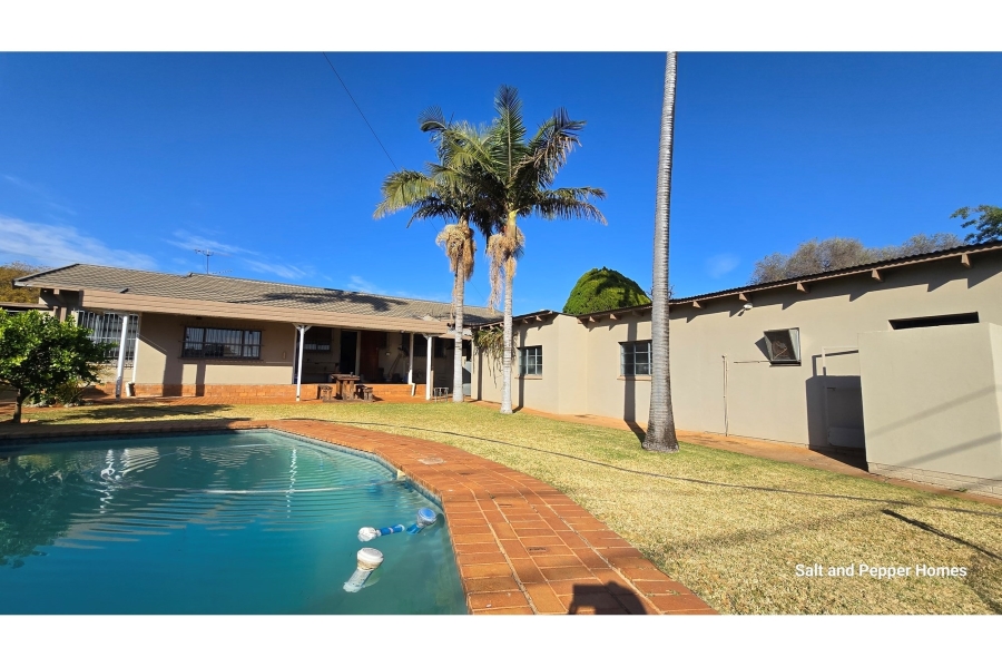 To Let commercial Property for Rent in Sinoville Gauteng