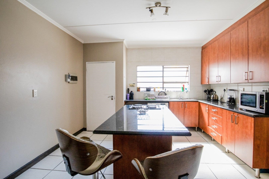 2 Bedroom Property for Sale in Sunninghill Gauteng