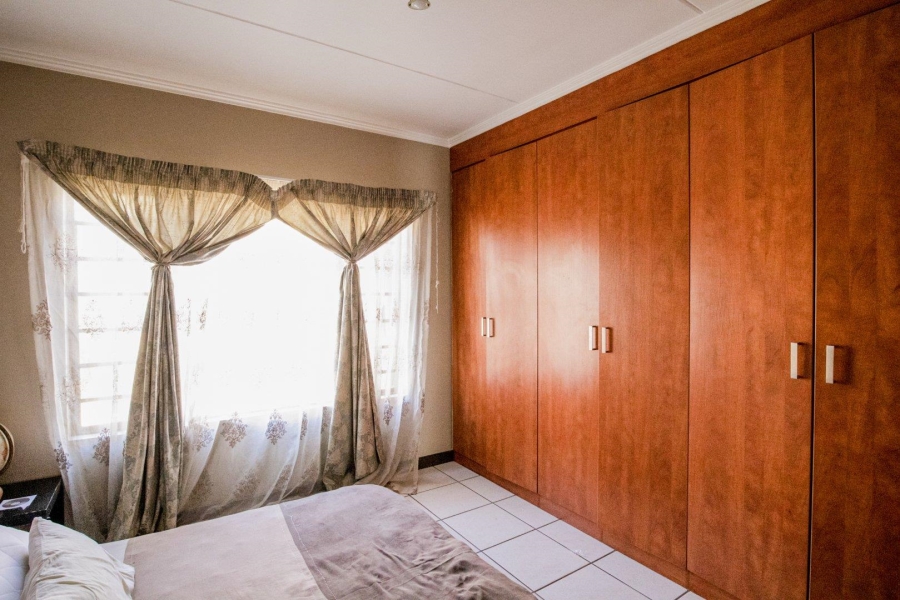 2 Bedroom Property for Sale in Sunninghill Gauteng