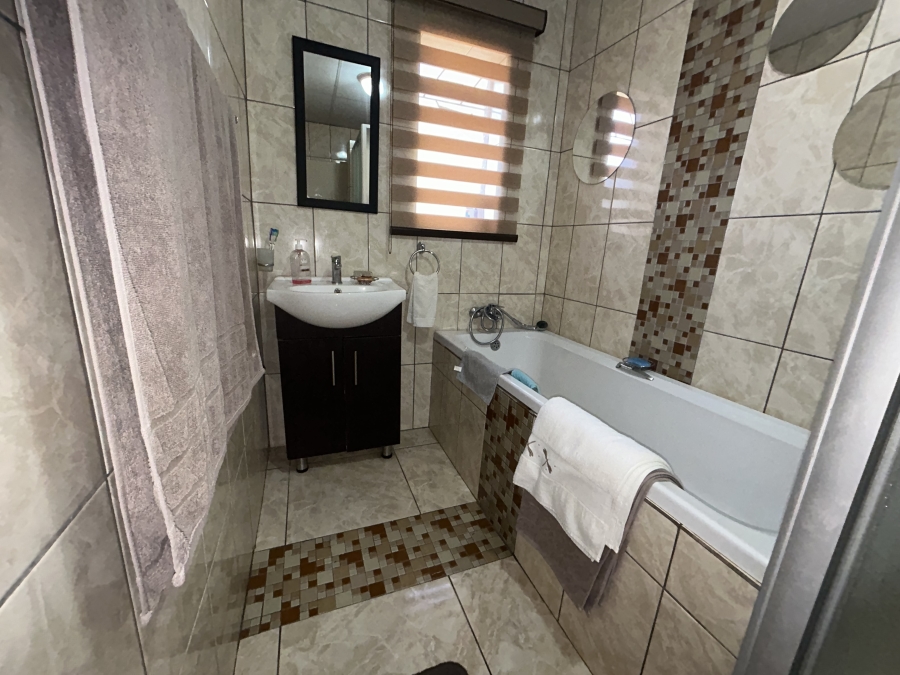 9 Bedroom Property for Sale in Louisrus Gauteng