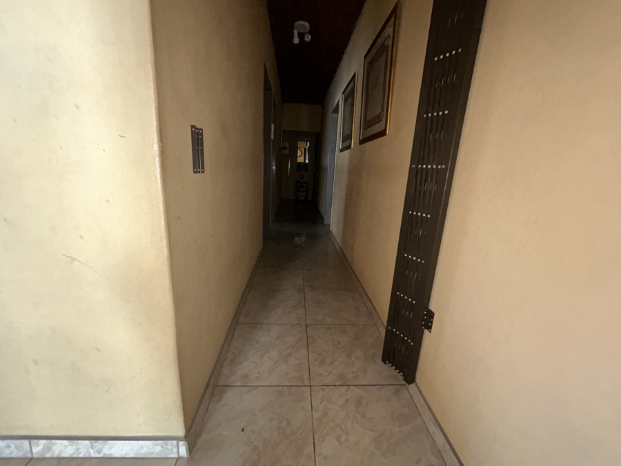 9 Bedroom Property for Sale in Louisrus Gauteng