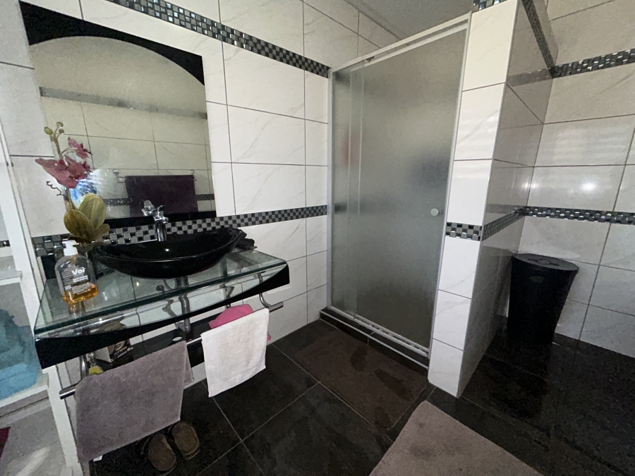 9 Bedroom Property for Sale in Louisrus Gauteng