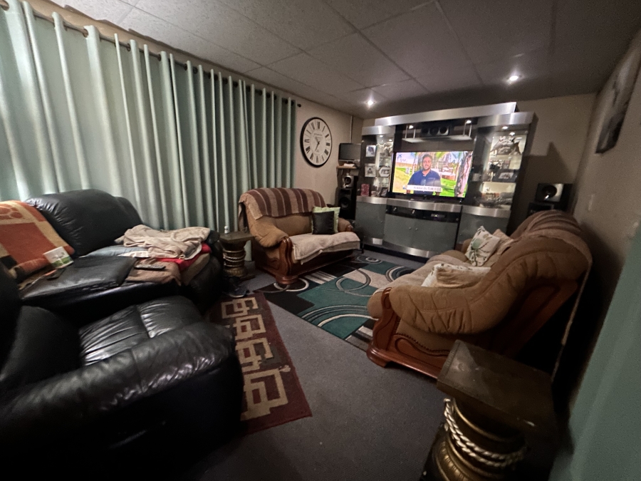 9 Bedroom Property for Sale in Louisrus Gauteng