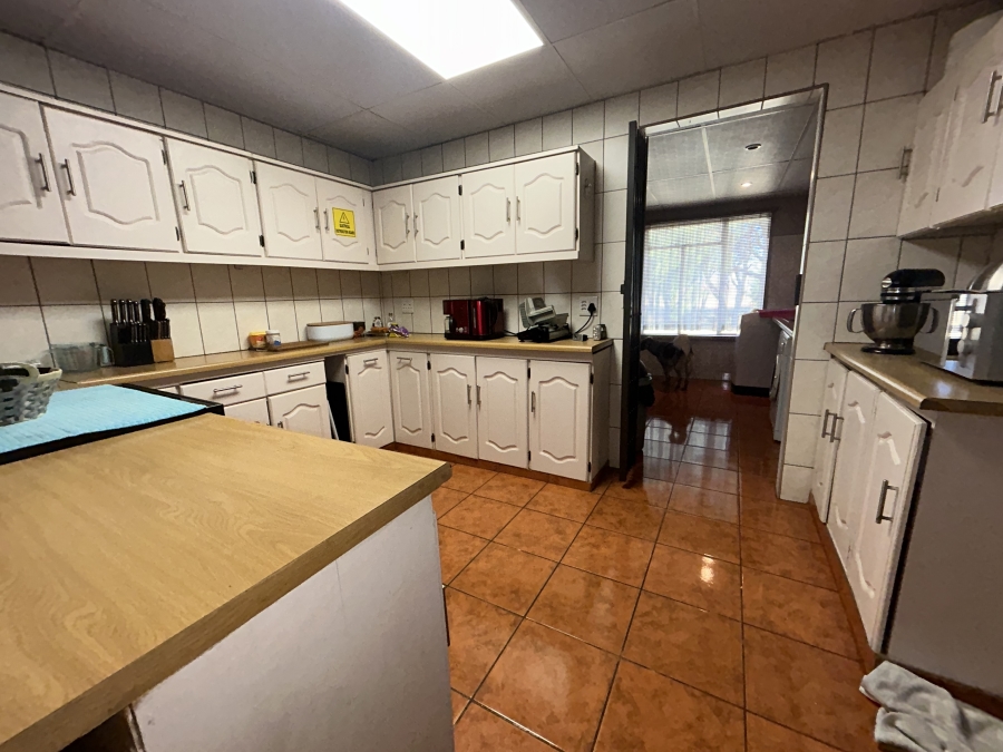 9 Bedroom Property for Sale in Louisrus Gauteng