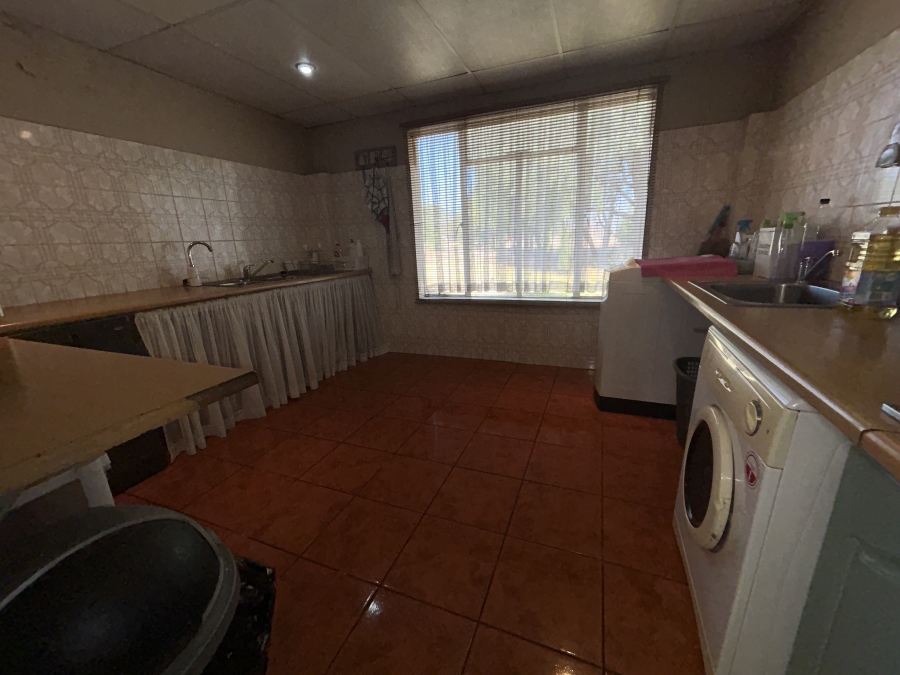 9 Bedroom Property for Sale in Louisrus Gauteng