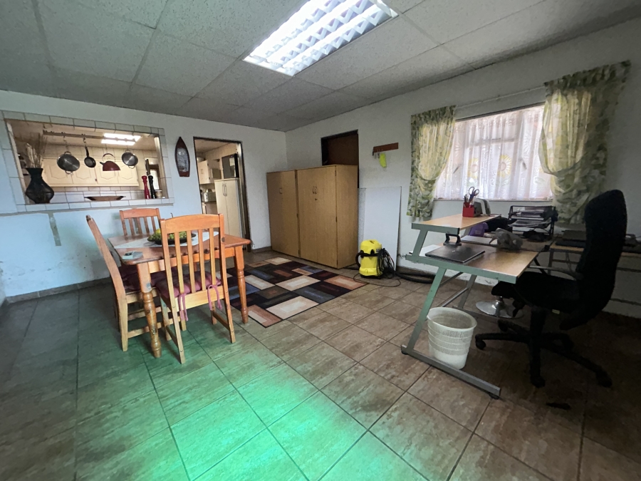 9 Bedroom Property for Sale in Louisrus Gauteng