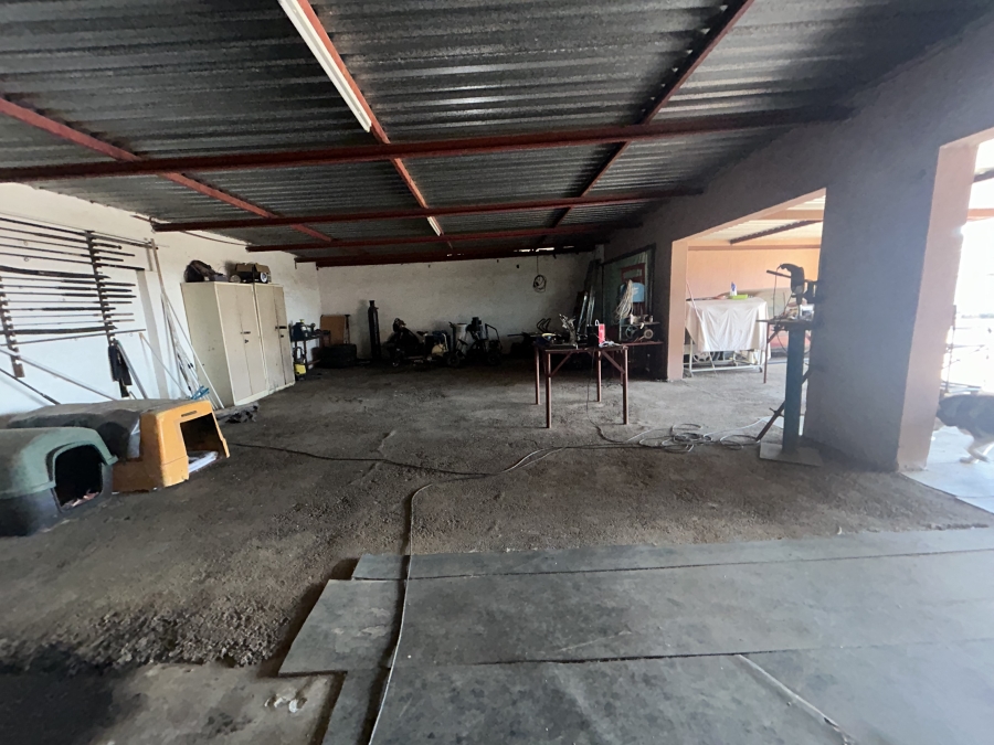 9 Bedroom Property for Sale in Louisrus Gauteng