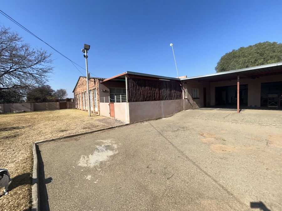 9 Bedroom Property for Sale in Louisrus Gauteng