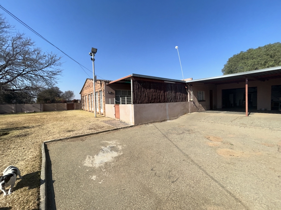 9 Bedroom Property for Sale in Louisrus Gauteng