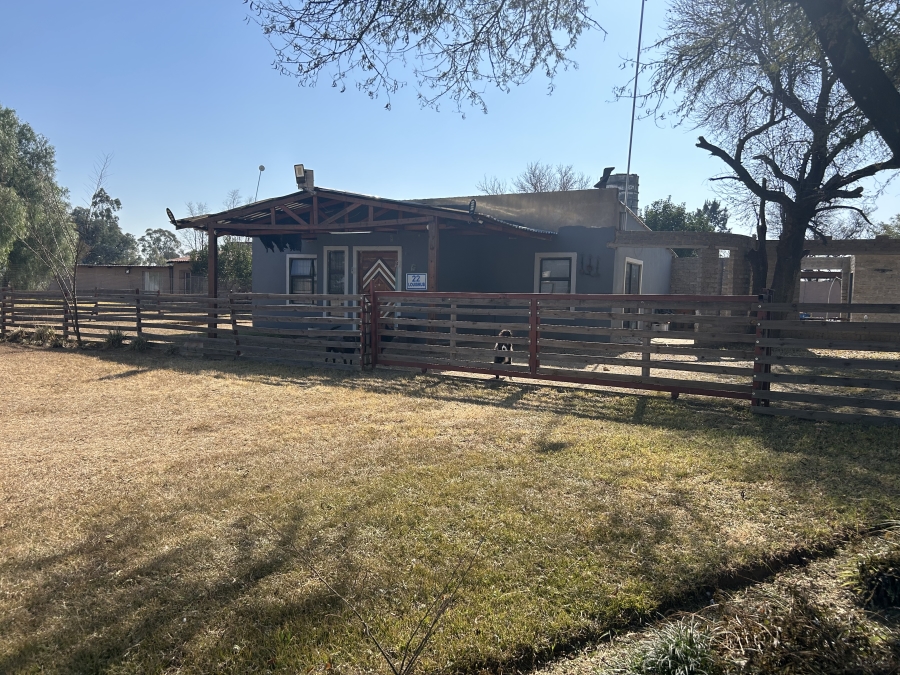 9 Bedroom Property for Sale in Louisrus Gauteng