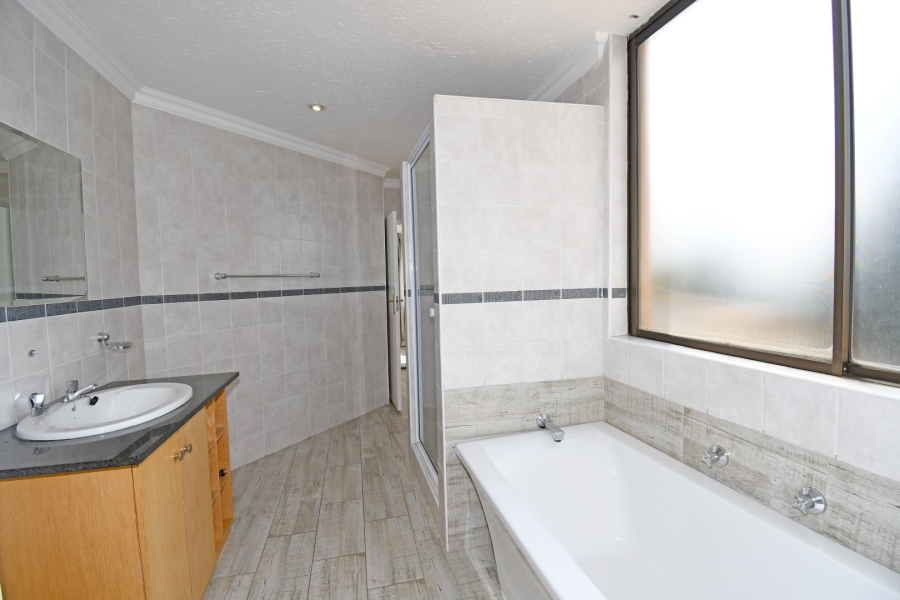4 Bedroom Property for Sale in Northcliff Gauteng