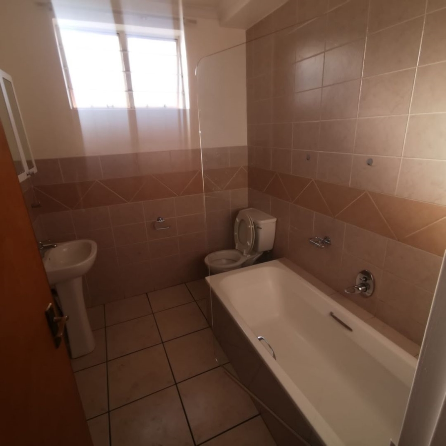 To Let 3 Bedroom Property for Rent in Lambton Gauteng