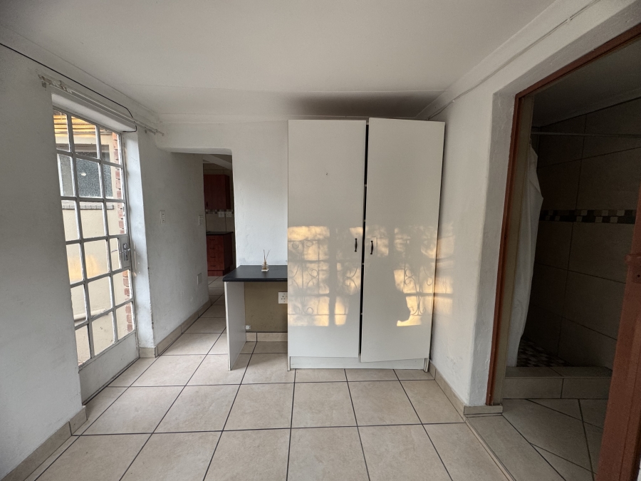 To Let 1 Bedroom Property for Rent in Parkhill Gardens Gauteng
