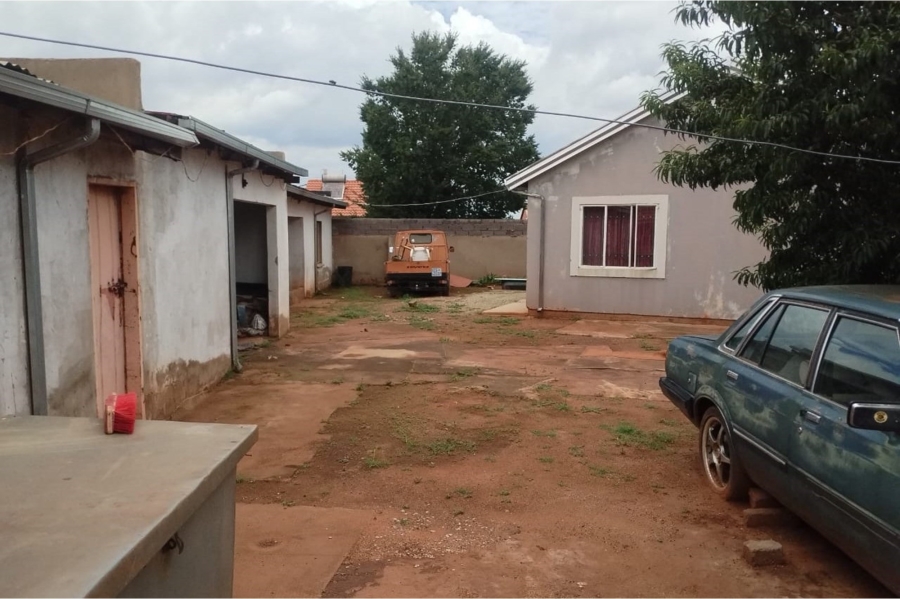 2 Bedroom Property for Sale in Lufhereng Gauteng