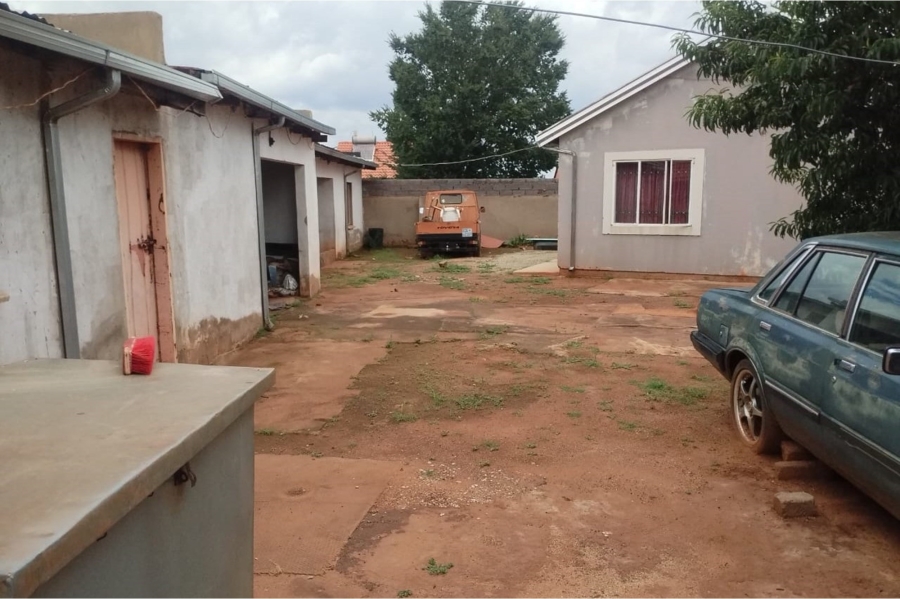 2 Bedroom Property for Sale in Lufhereng Gauteng