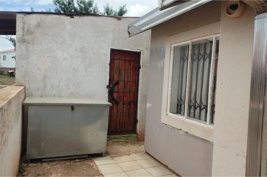 2 Bedroom Property for Sale in Lufhereng Gauteng
