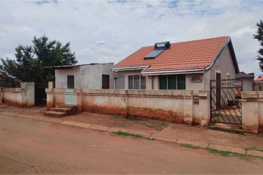 2 Bedroom Property for Sale in Lufhereng Gauteng