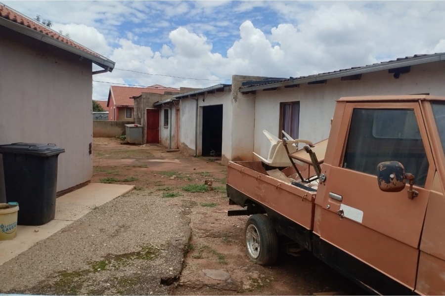 2 Bedroom Property for Sale in Lufhereng Gauteng